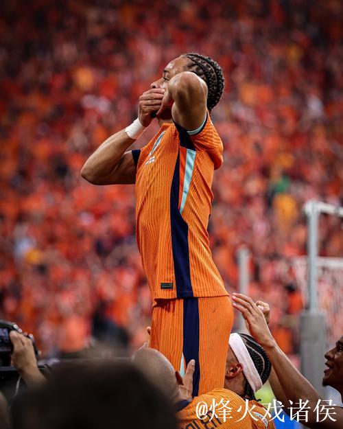 葡体中场西蒙斯：拜仁实力强劲，令人敬畏